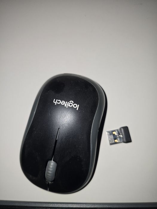 Tastatura logitech cu mouse fara fir wirelles logitech perfect functionala