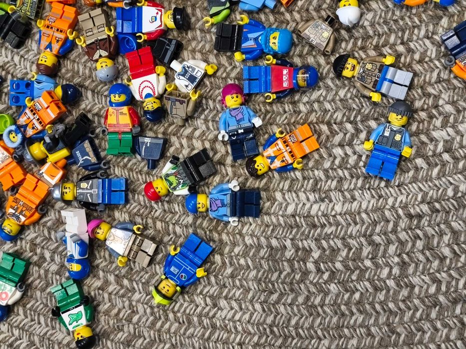 LEGO Минифигури разнообразни - ASSORTED LEGO MINIFIGURES
