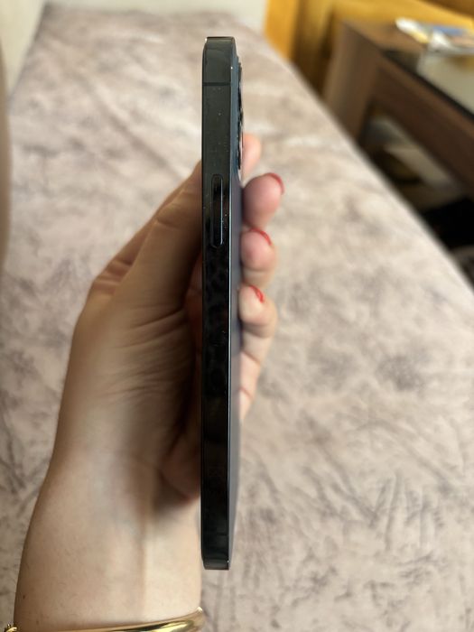 Продавам iPhone 12 pro