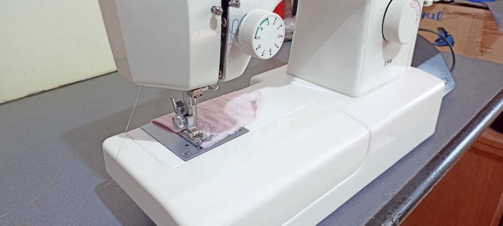 Masina de cusut Victoria 356