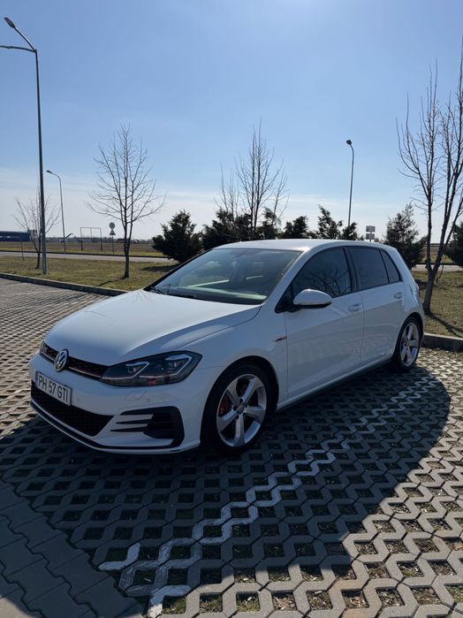 Vând Volkswagen golf GTI Performance