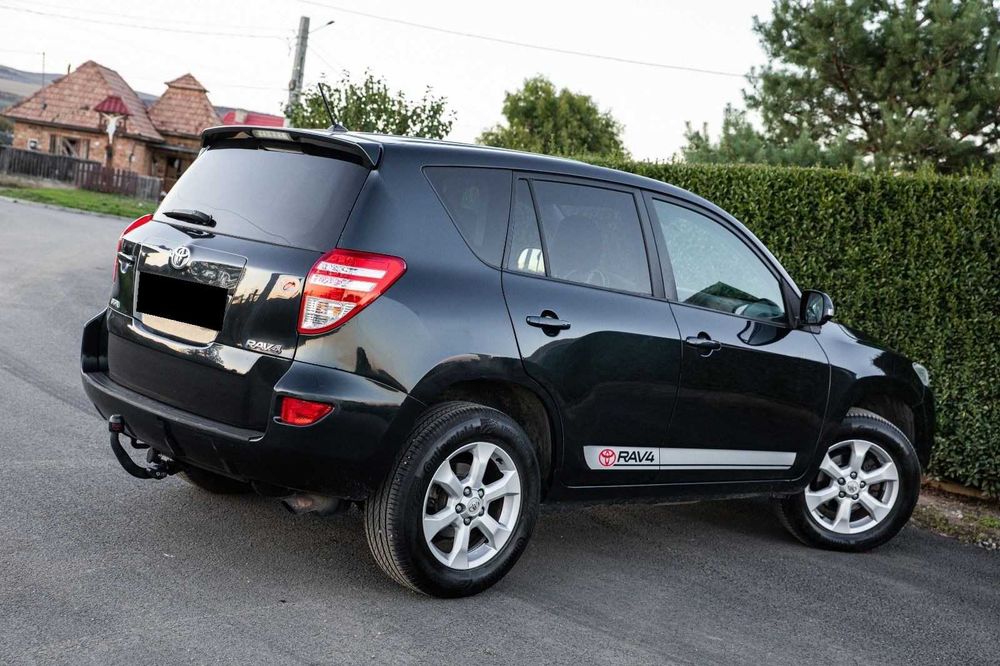 Toyota RAV4 2.2 D-4D 150 CP 4x4 manuală 2012, înmatriculată RO