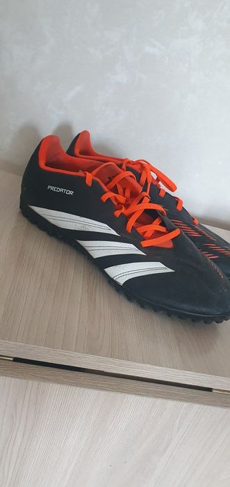 Продам кроссовки (сороконожки) Adidas Predator (оригинал).