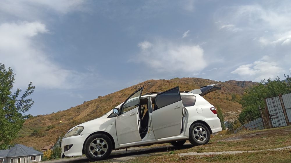 Тойота Авенсис Версо