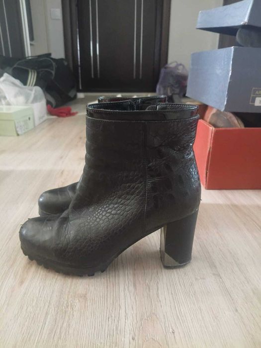 Продам женскую обувь