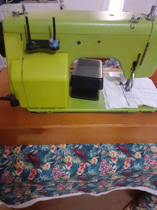 De vânzare mașină de cusut casnică electrică