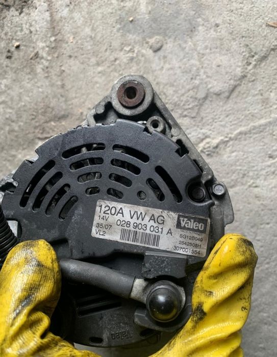 Alternator  BSS  2.0 diesel cod 028903031A  Skoda  Volkswagen  Audi Seat