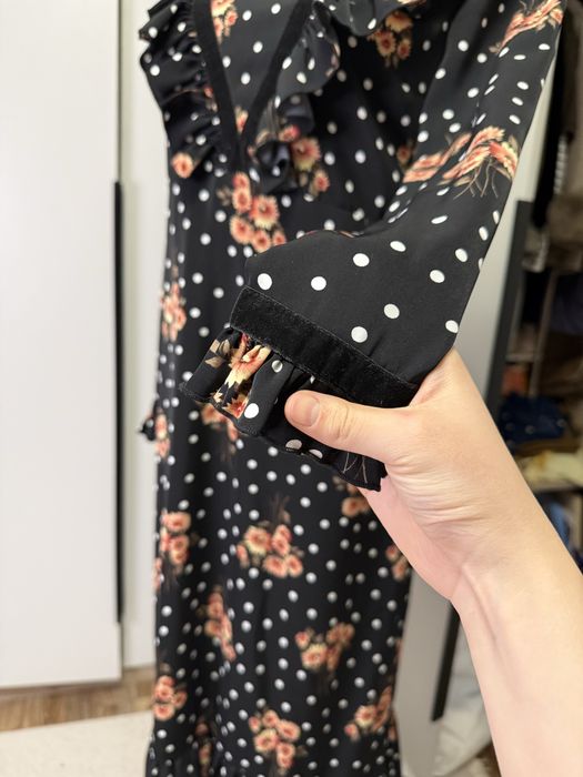 Платье красивое с бархатными ставками