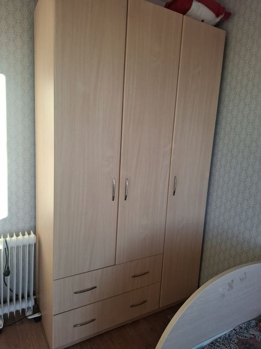 Продам шкаф плательный