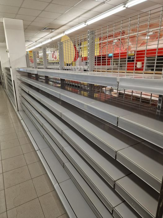 Стелажи за магазин островни