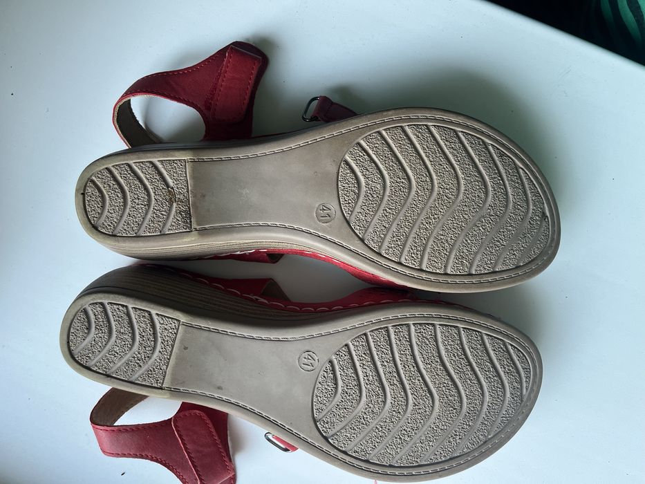 Продам сандали такарди