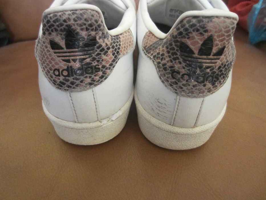 Adidas Superstar  masura 39,3 ( US-7,5/CM-24,5) stare f.buna.