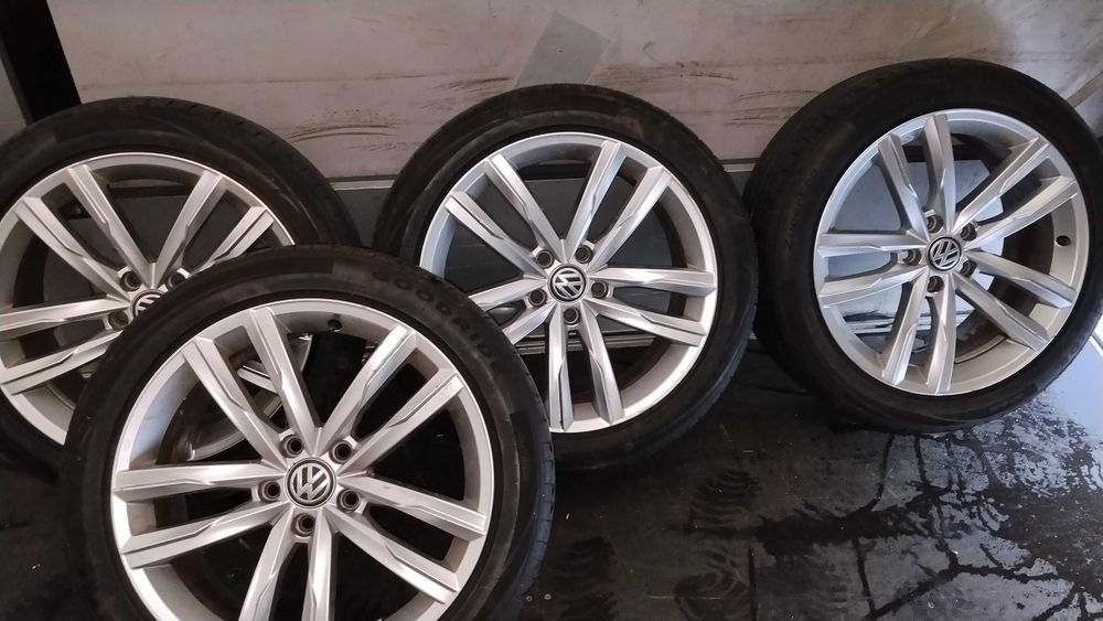 Джанти с гуми за Vw .