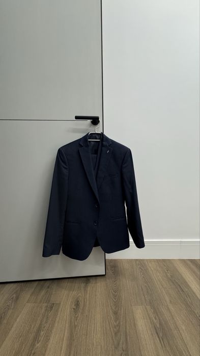 Костюм тройка классика