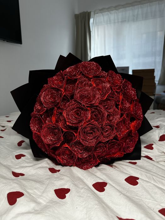 Buchete de trandafiri din satin