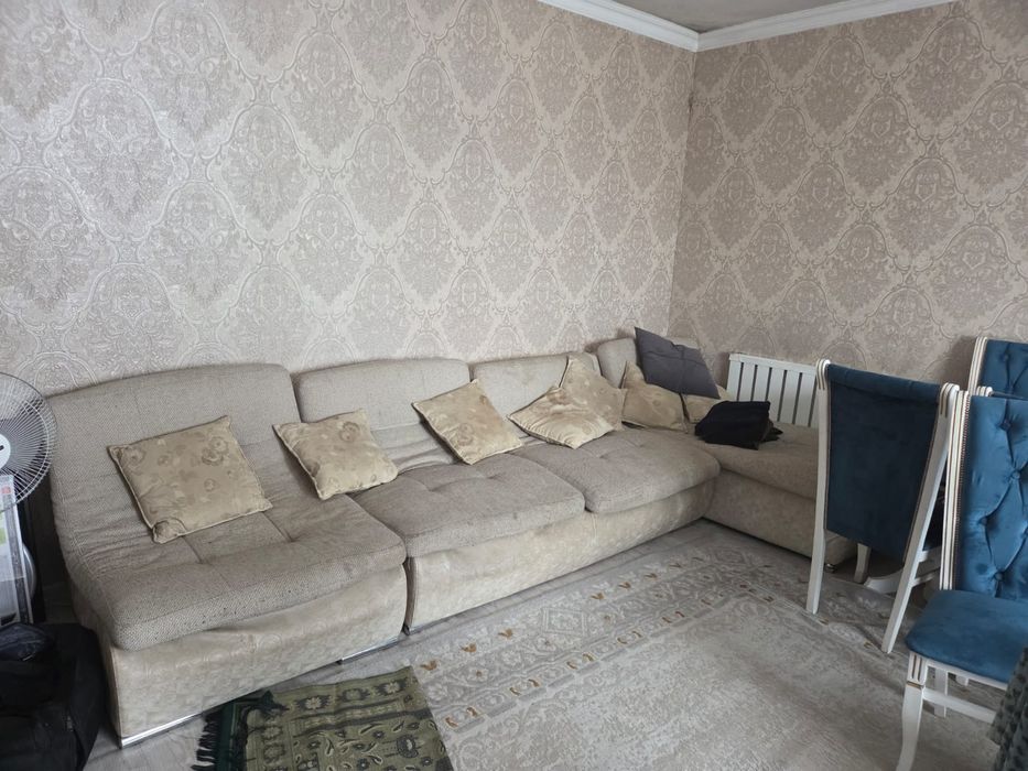 Продам диван для гостиной