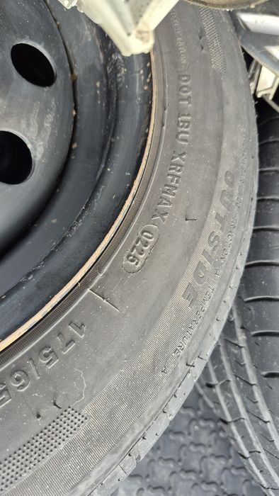 Диска с покрышкой и колпак подарок