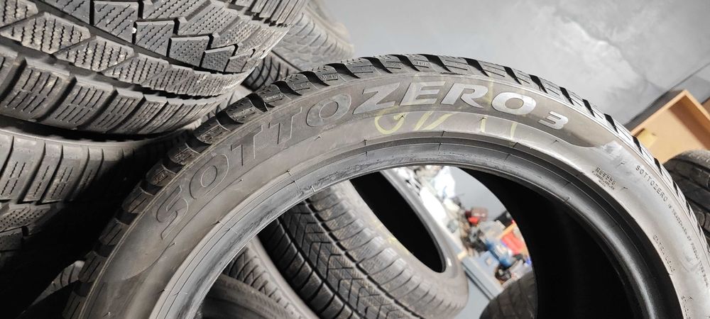 2бр.зимни гуми 235/45/18 Pirelli гр. Нови пазар • OLX.bg