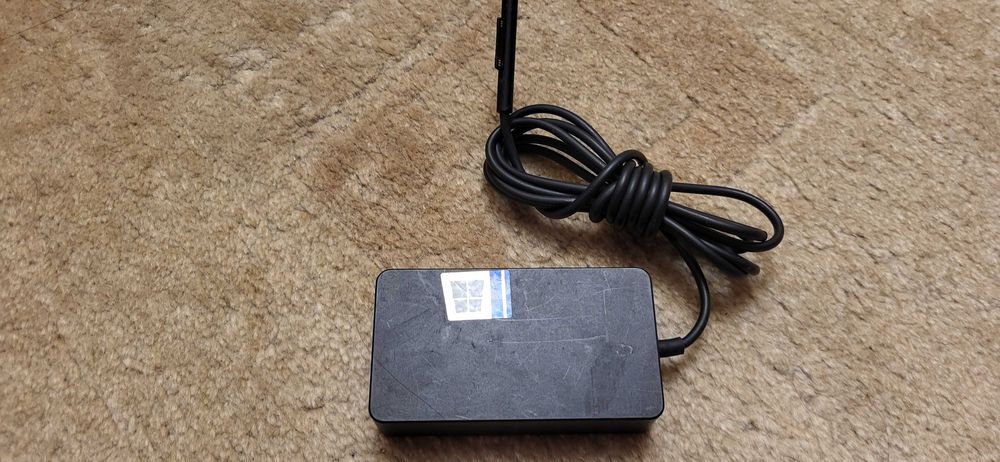 Microsoft Surface, Model 1800, 15V 2.58A fuctional