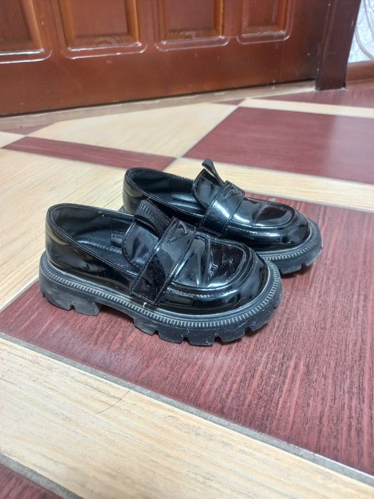 Лоферы для девочки 28размер в отличном состоянии