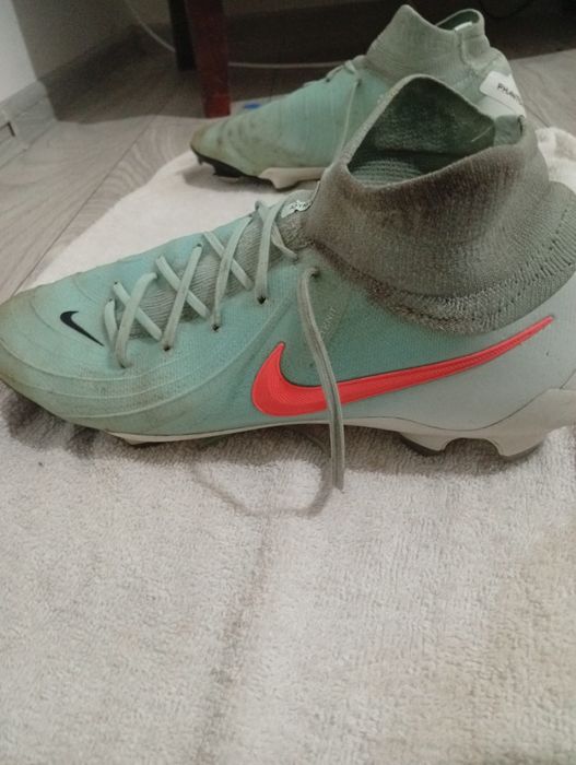 Vând ghete de fotbal într-o stare bună