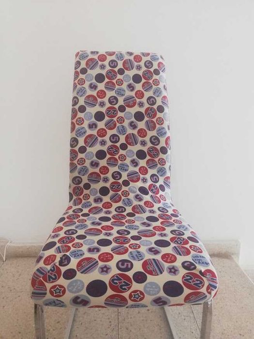 Комплект от шест универсални калъфки за столове.