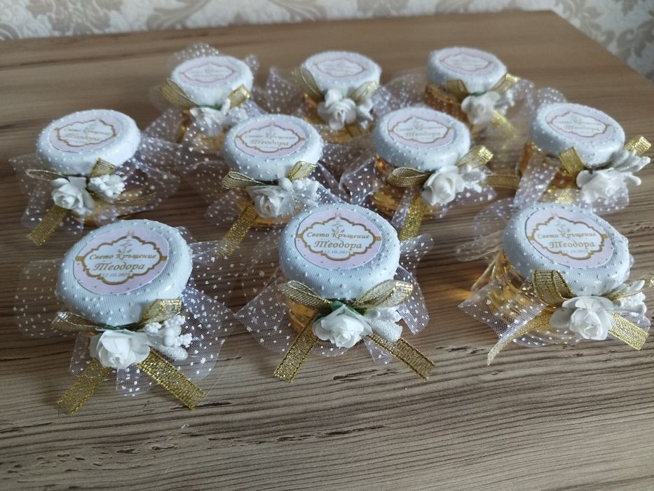 Украсени бурканчета с мед, подарък за гости 1,60 лв.