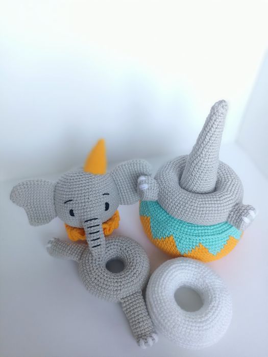 Развивающая игрушка - пирамидка.