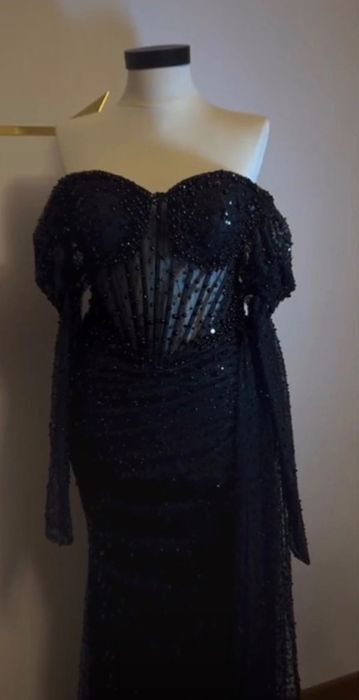 Rochie de ocazie, cu perle cusute manual și corset