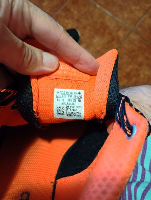 Vând adidas torsion