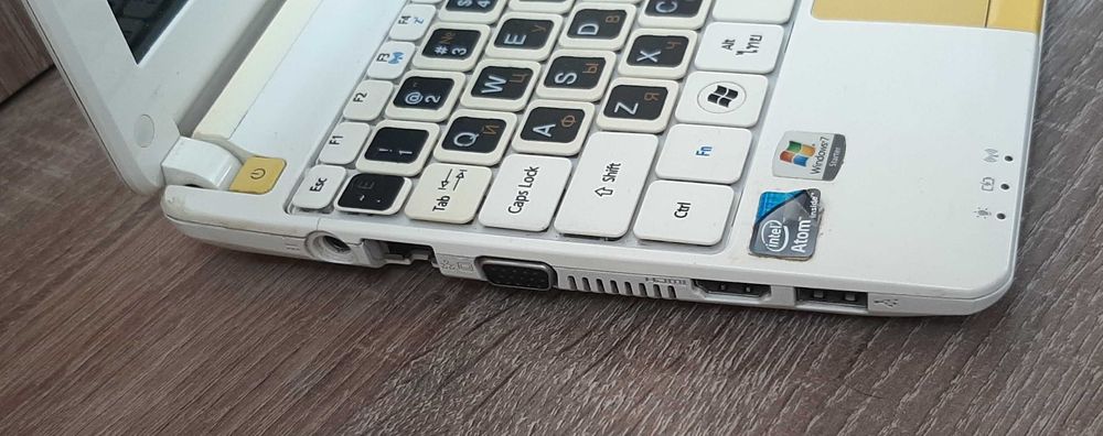 Нетбук Acer One D270