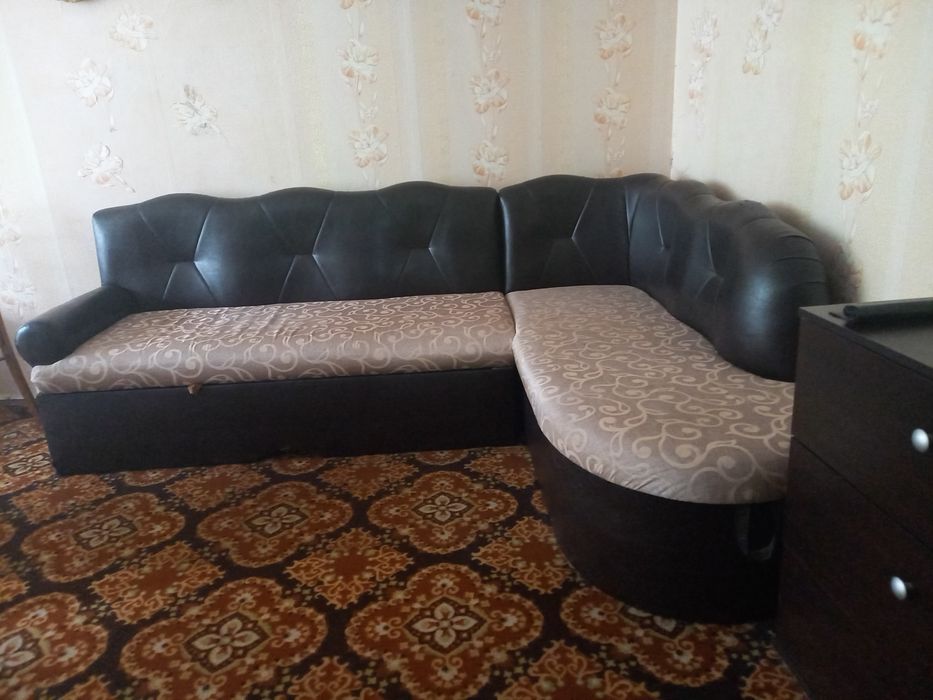 Разтегателен ъглов диван