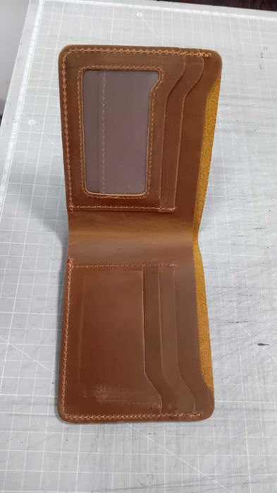 Чисто ново мъжко портмоне от естествена кожа