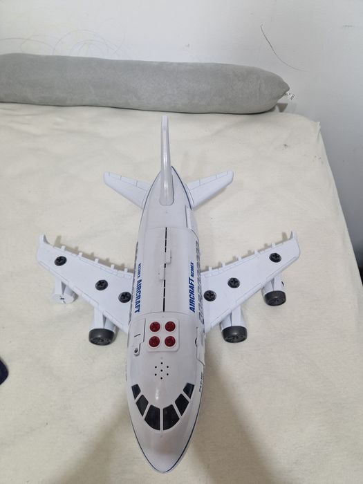 Avion cu locuri detasabile