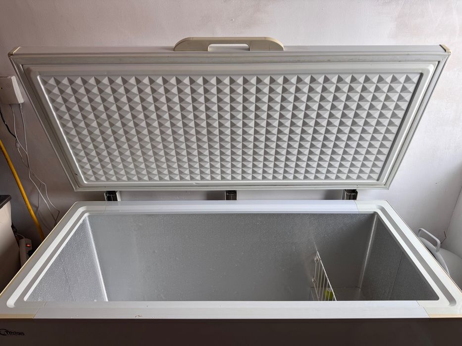 Продам морозильную камеру