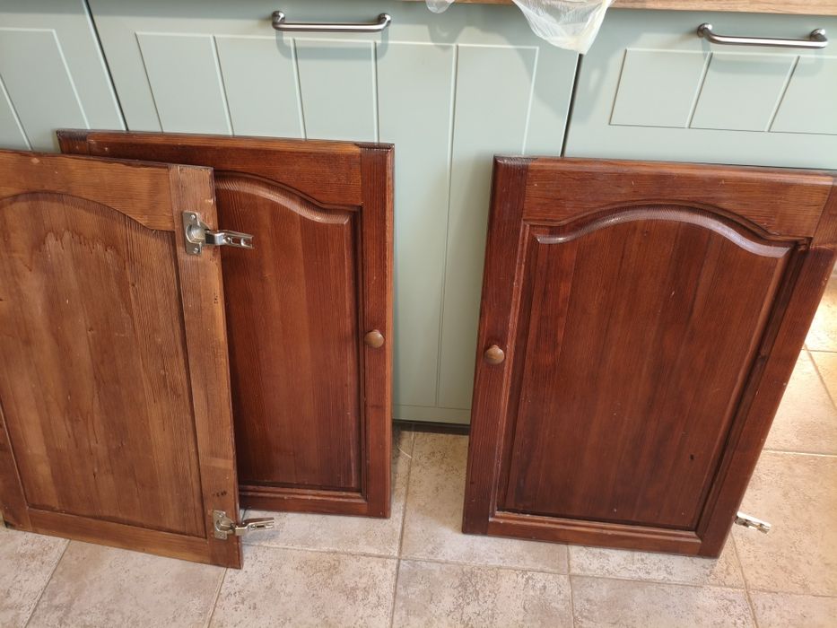 Вратички за кухненски шкаф или друг шкаф