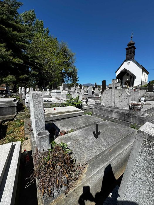 Loc de veci dublu, 2 persoane, poziție premium lângă capelă – Cimitirul Horea, Baia Mare