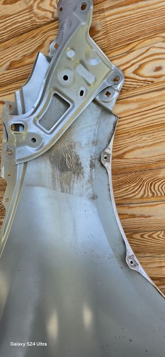 Aripa stanga fata toyota corolla hybrid