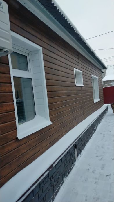 Кирпич, металлочерепица, сайдинг, утеплитель.