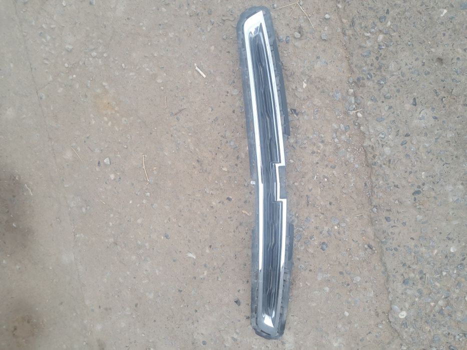 Продам рещетка фар туманик на кобальт