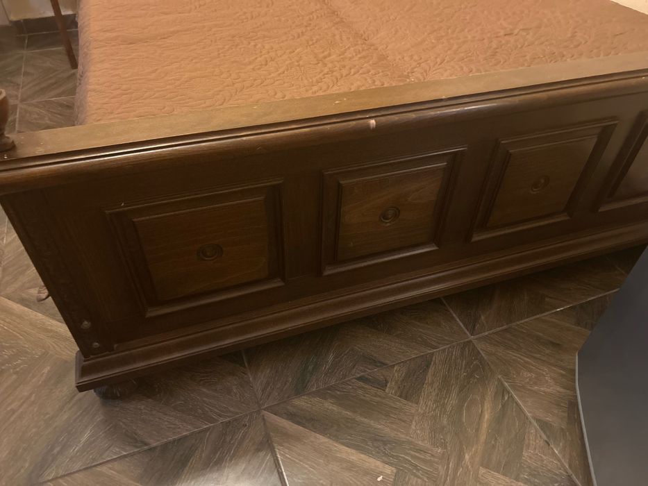 Старинно легло от истински дъб