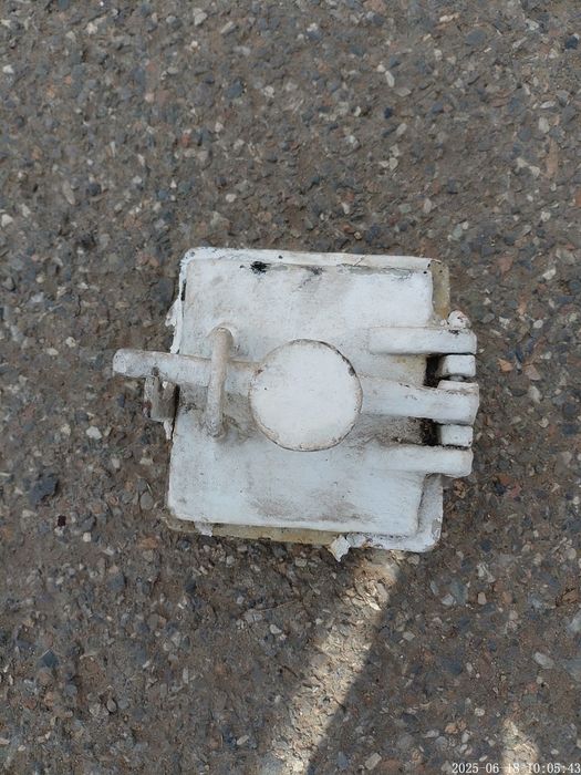 Чугунная дверь и задвижка