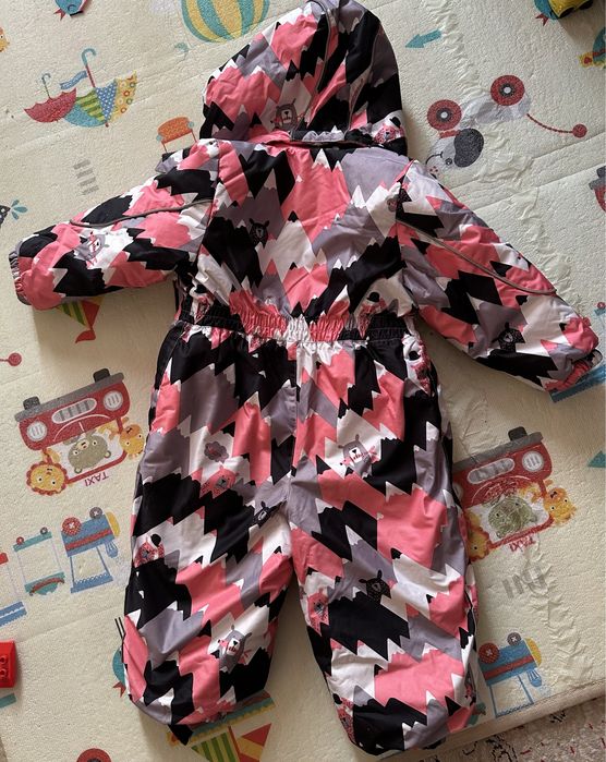 Продам зимний комбинезон для девочки