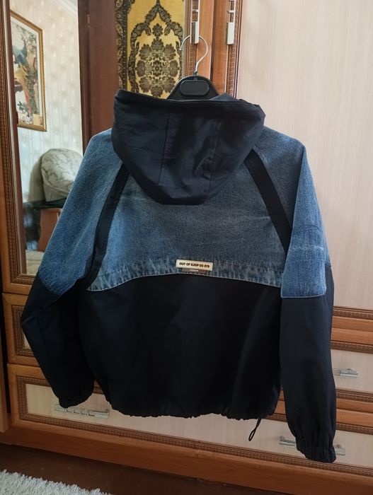 Продам женскую ветровку