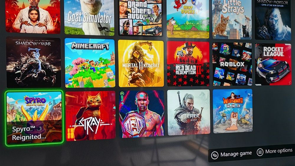 Vând XBOX One X de 1T