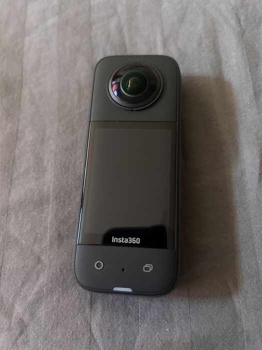 Insta 360 X3 чисто нова с аксесоари,SD карта, монтажи