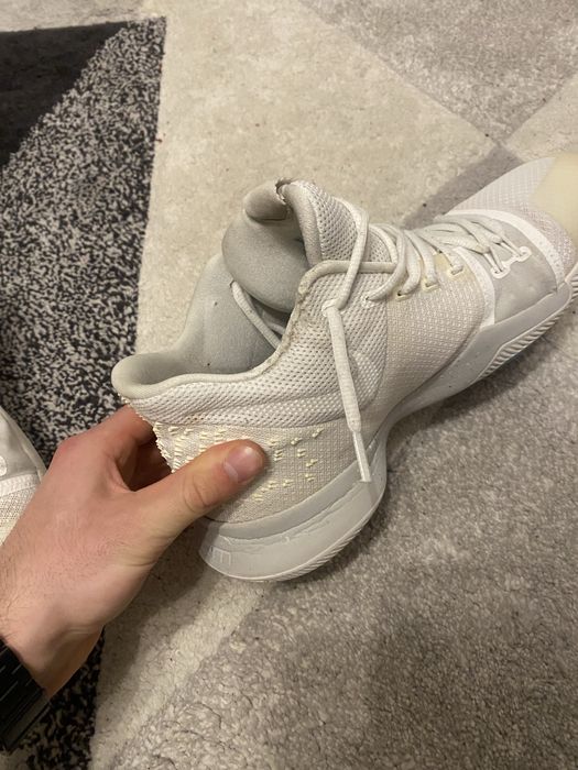 Nike ZOOM Kyrie 3 Ivory