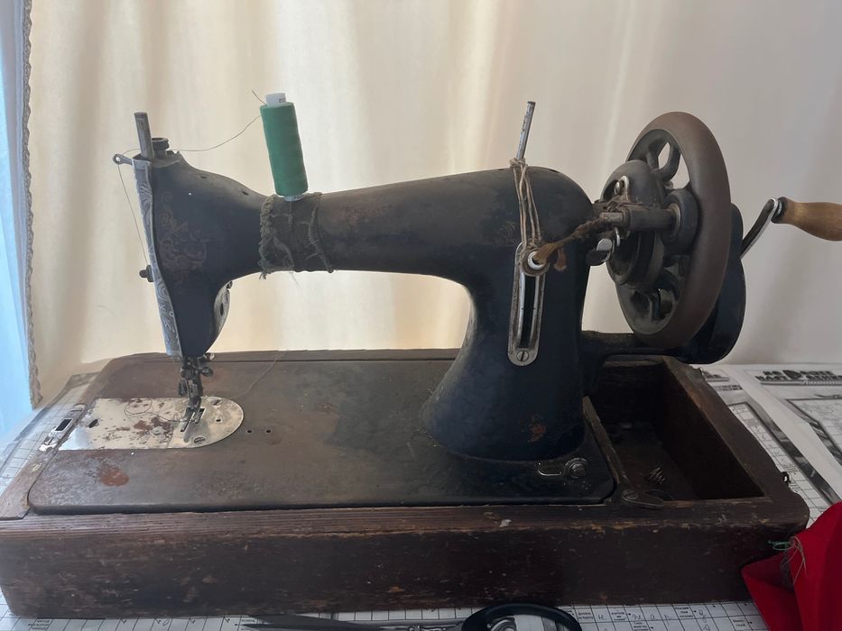 Машинка швейная ручная