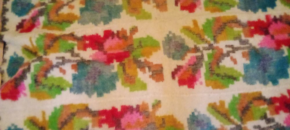 Vând sase țoluri din lână