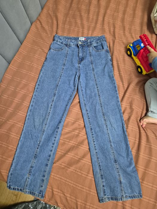 Продам джинсы для девочки